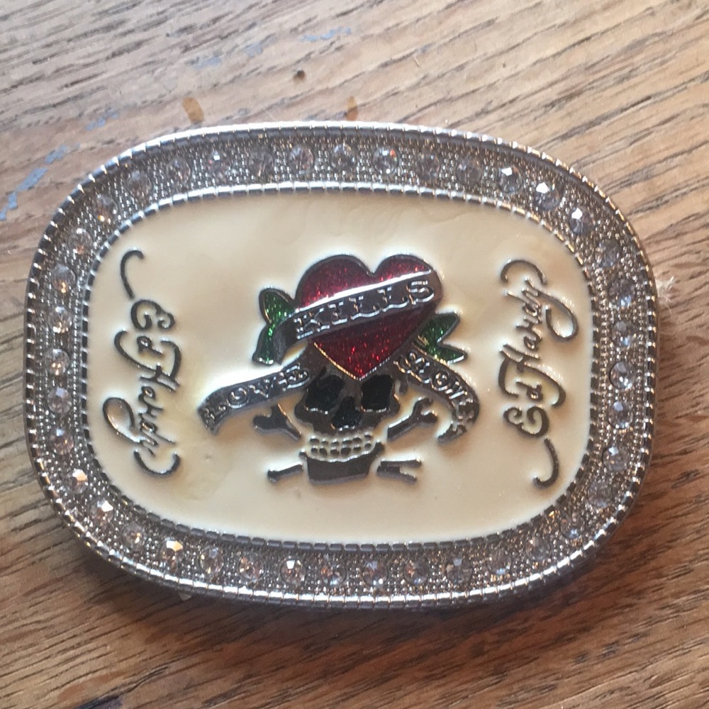 Ed Hardy rhinestone belt buckle euc  skull Crossbones heart  Love Kills Slow.
